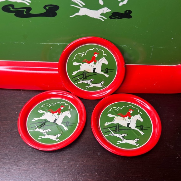 Horse and Hound Tray with Matching Coasters – Vibrant Fox Hunt Scene, 1950s Bar - Picture 2 of 10